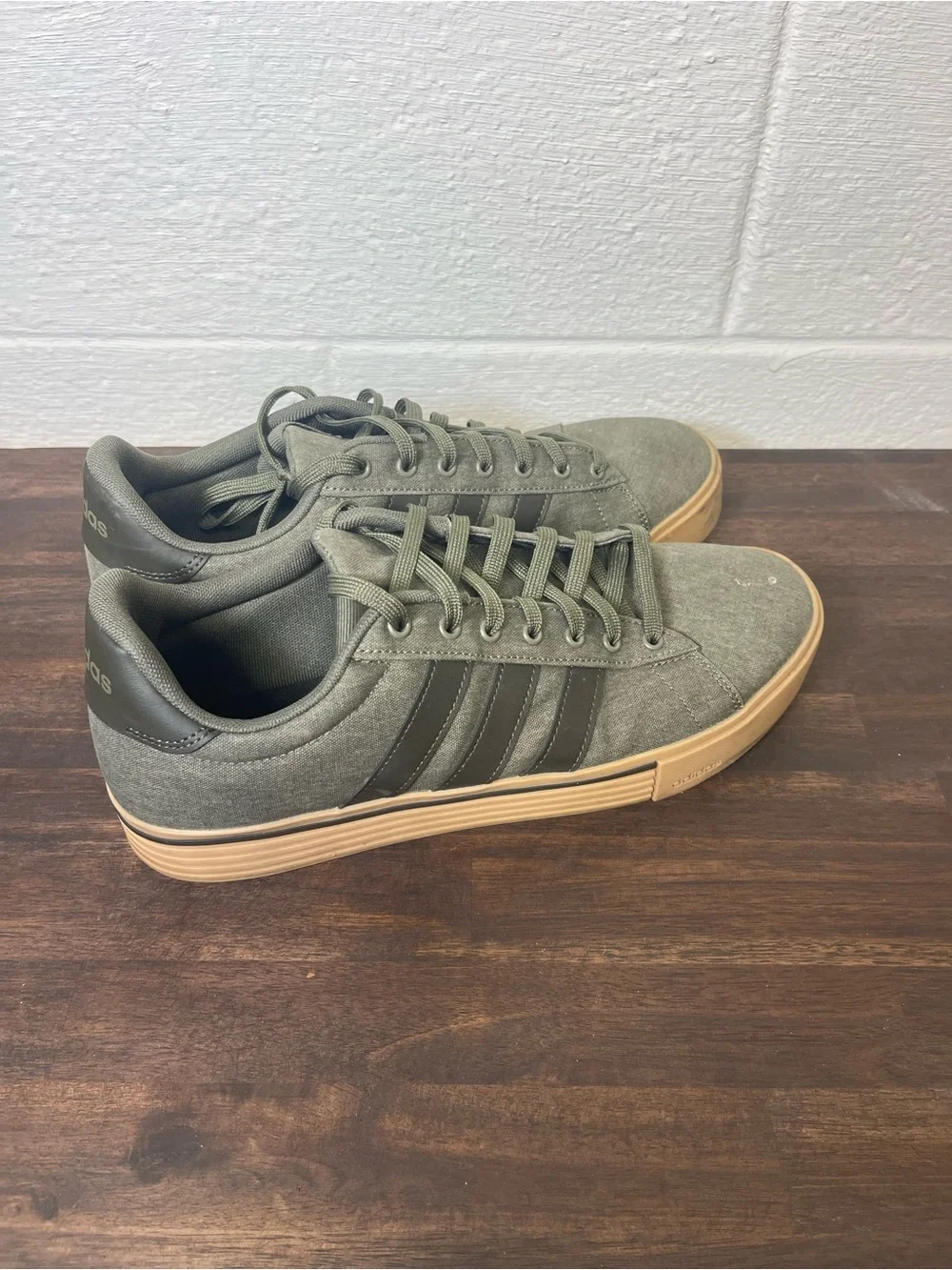 Adidas Men’s Daily 4.0 Canvas Sneakers Olive Green Gum Sole Casual Shoes Size 12